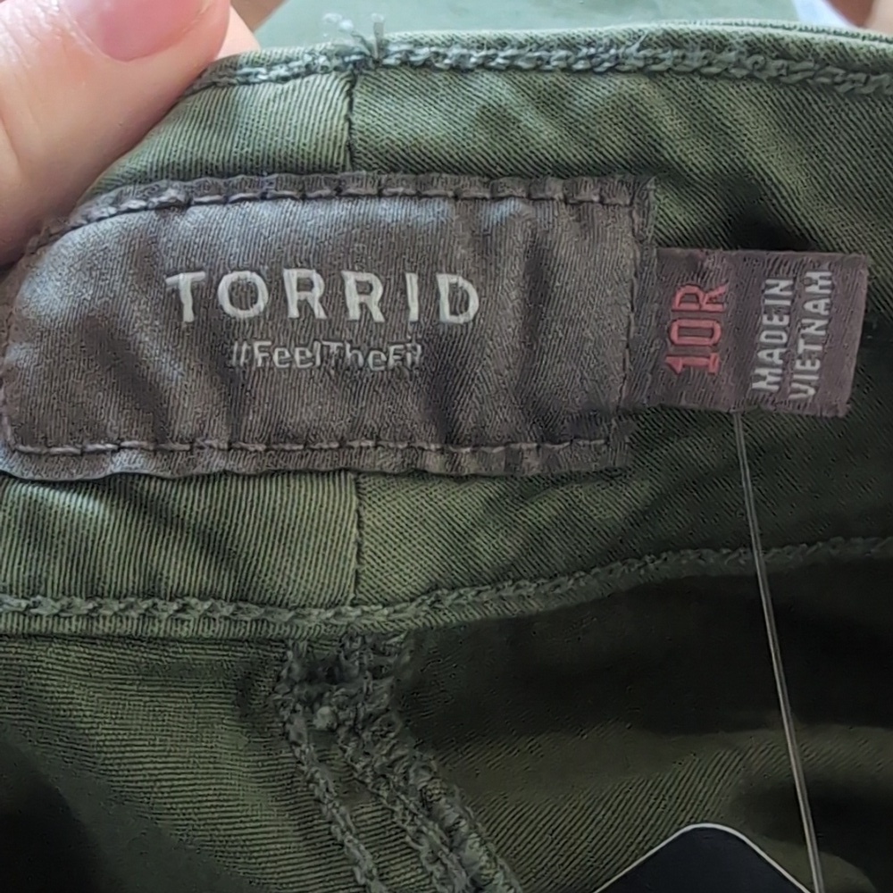 Torrid High Rise Baggy Cargo Pants - Picture 6 of 8